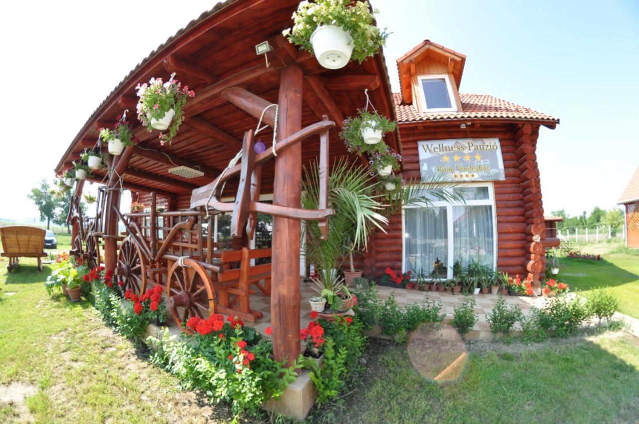 Roenk-Wellness Panzio Mezopeterd Bed & Breakfast Exterior photo