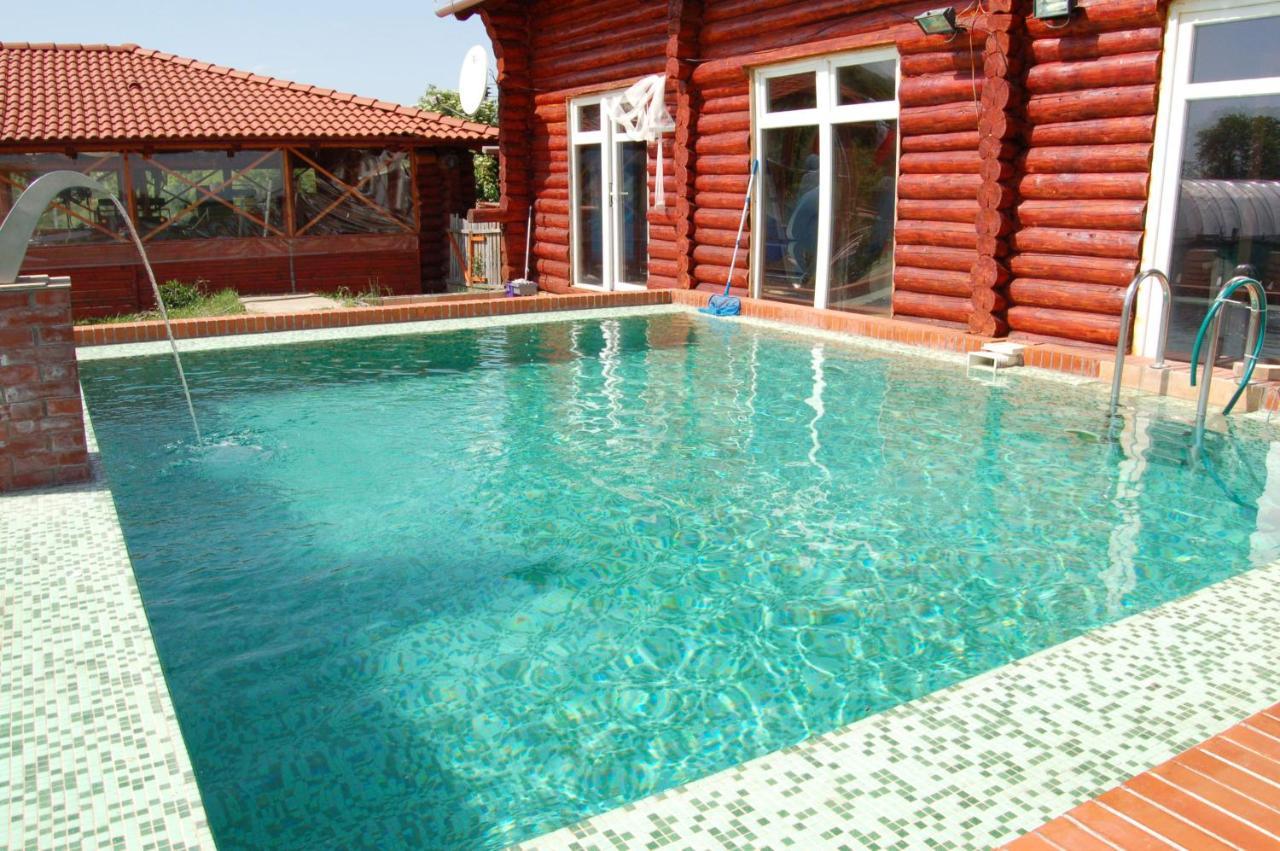 Roenk-Wellness Panzio Mezopeterd Bed & Breakfast Exterior photo