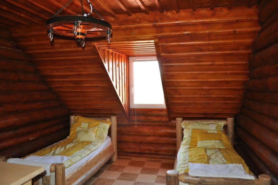 Roenk-Wellness Panzio Mezopeterd Bed & Breakfast Exterior photo