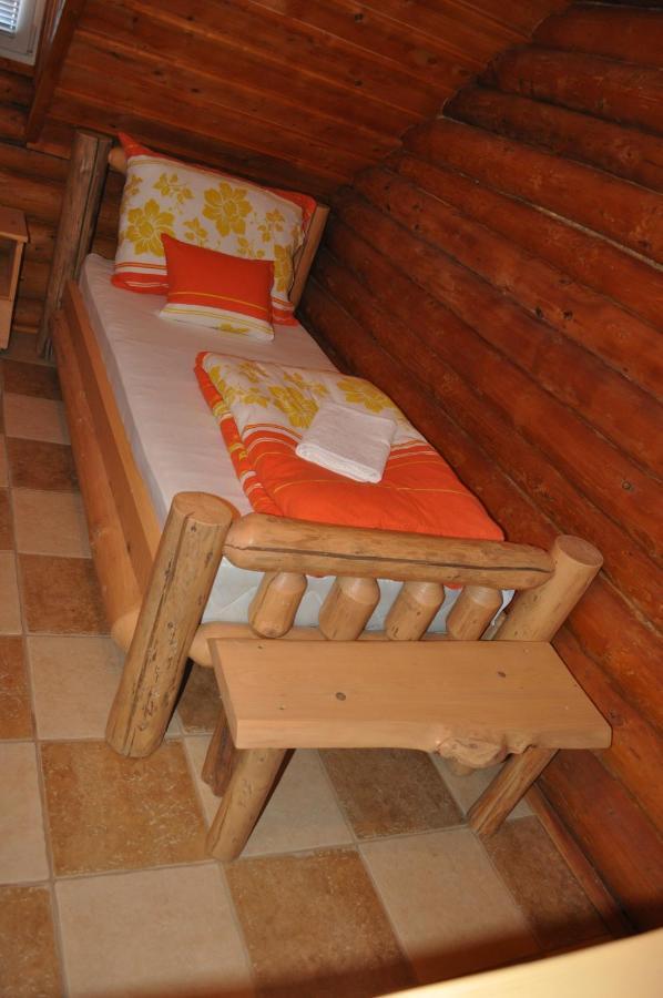 Roenk-Wellness Panzio Mezopeterd Bed & Breakfast Exterior photo