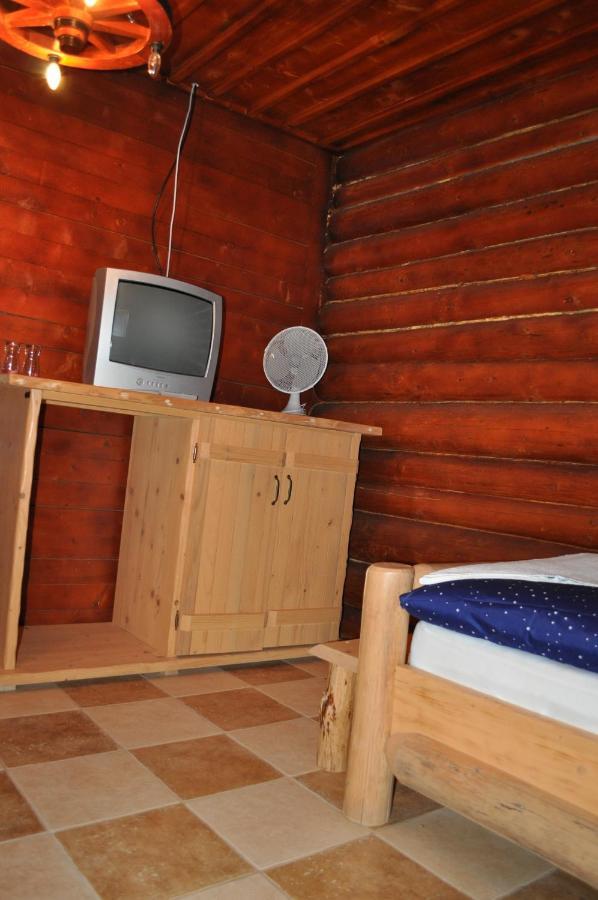 Roenk-Wellness Panzio Mezopeterd Bed & Breakfast Exterior photo