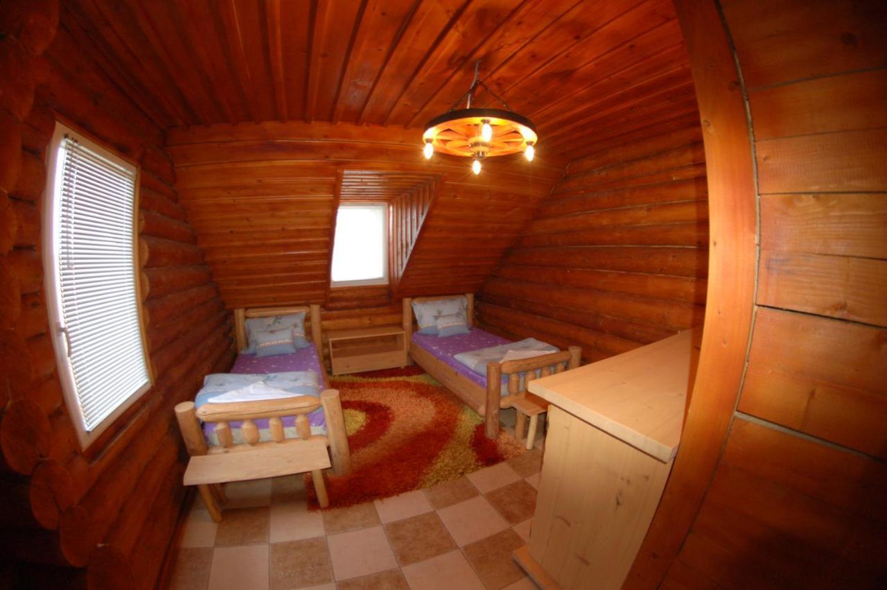 Roenk-Wellness Panzio Mezopeterd Bed & Breakfast Exterior photo